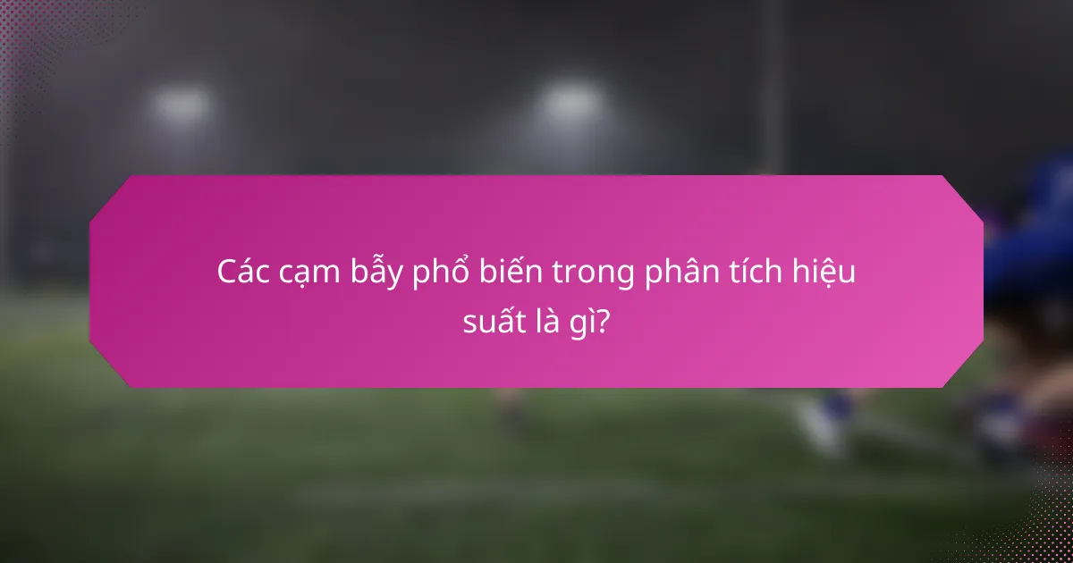Các cạm bẫy phổ biến trong phân tích hiệu suất là gì?
